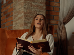 Ивана Карајан со нова песна „Светлина во Светлина“